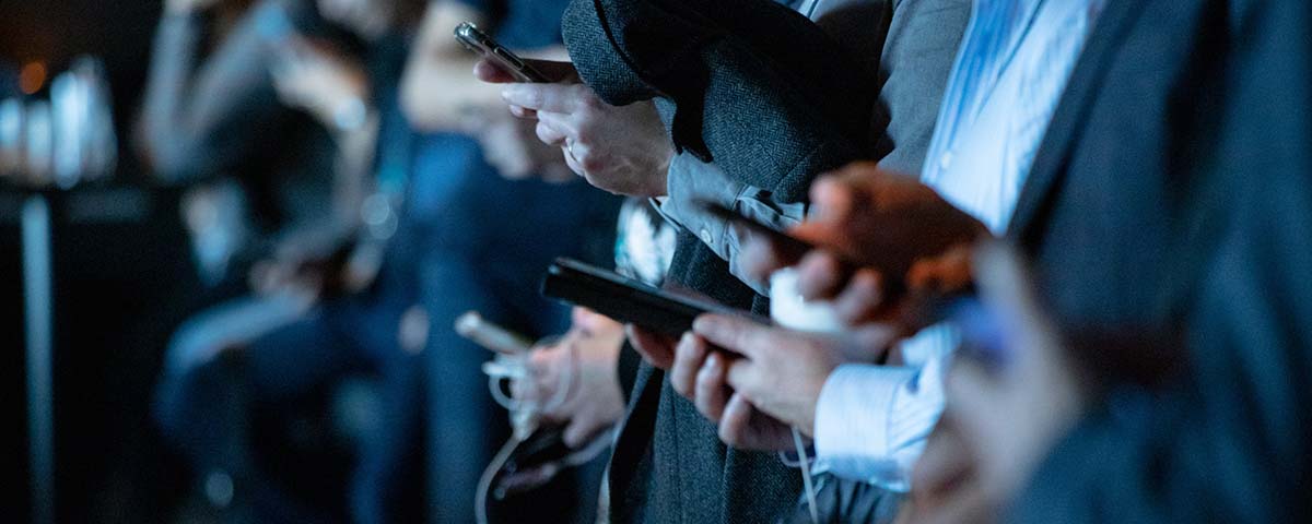 información en redes sociales