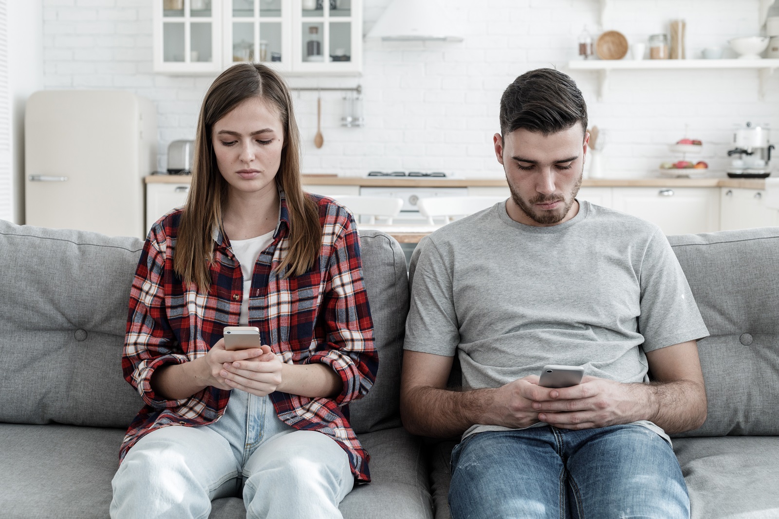 Consejos para que el uso del teléfono móvil no sea un problema de pareja