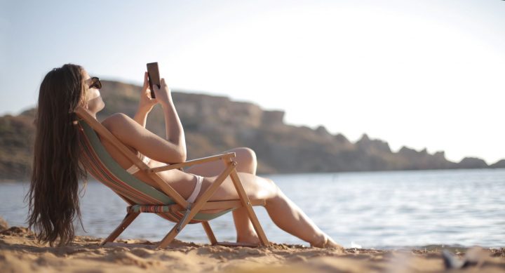 Oversharing y los riesgos en redes sociales en verano