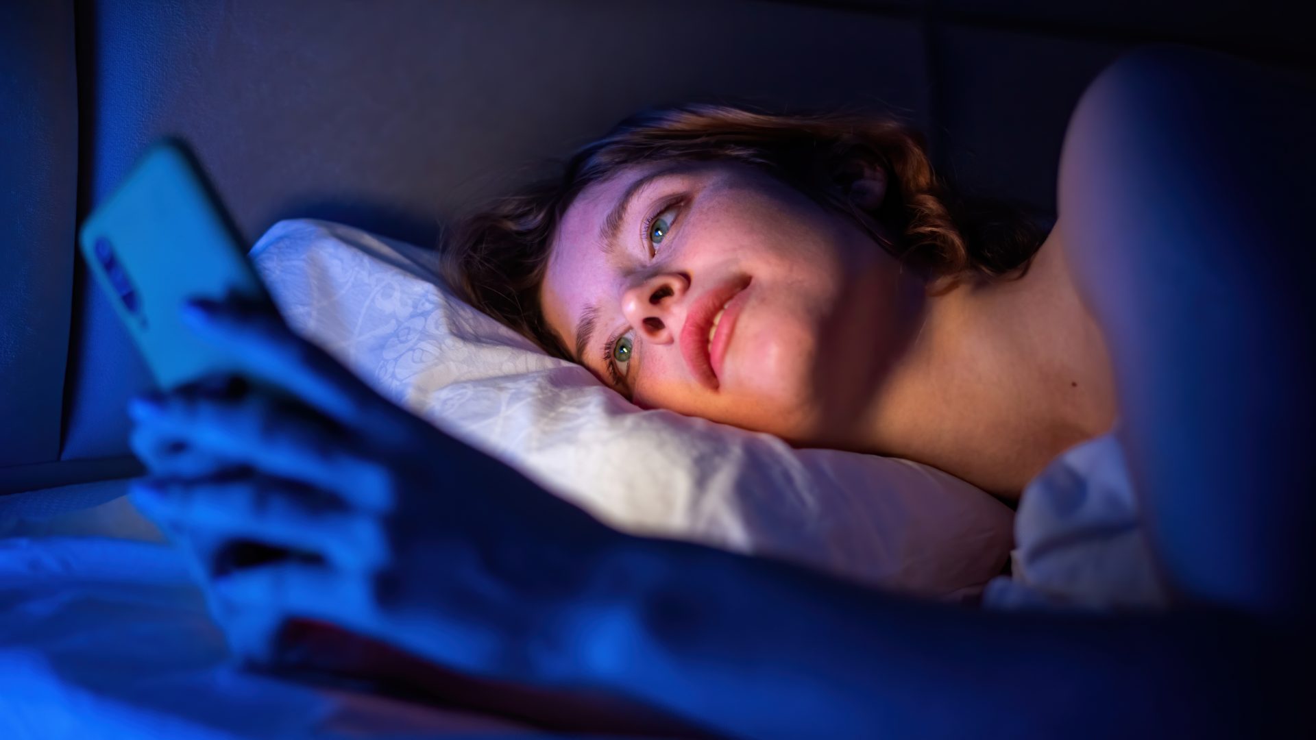 dormir con el movil cerca