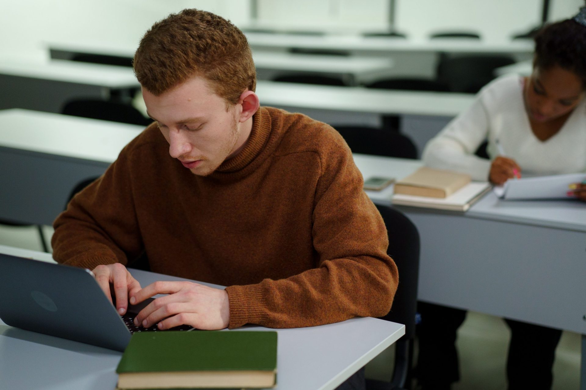 Gemini puede ayudar a los estudiantes universitarios a trabajar con sus materiales de clase, preparar exámenes y organizar el estudio.